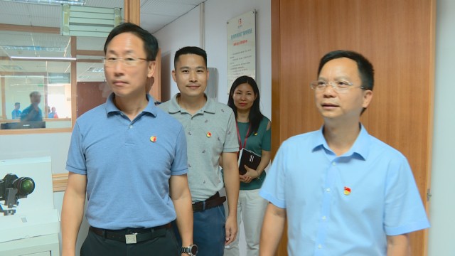李镇视察全媒体1.jpg