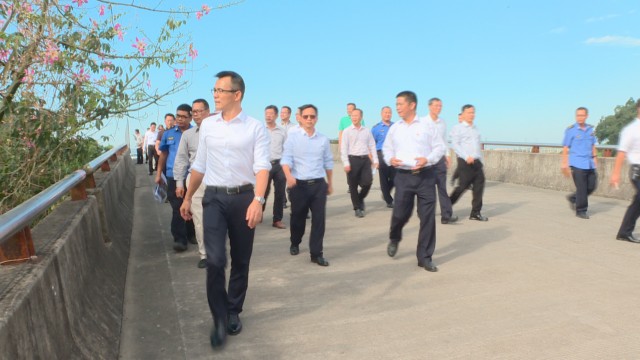 1030镇领导督导广梅汕铁路沿线环境_2019-10-30_10-20-38.jpg