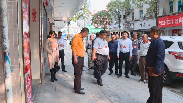 0426镇人大代表助力城市精细化管理工作_2020-04-26_17-34-39.jpg
