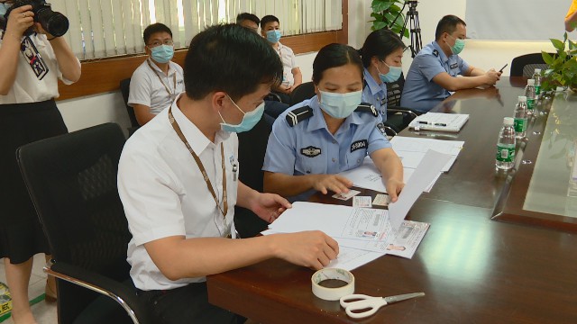 0515公安分局为企业员工上门办证_2020-05-15_10-20-20.jpg