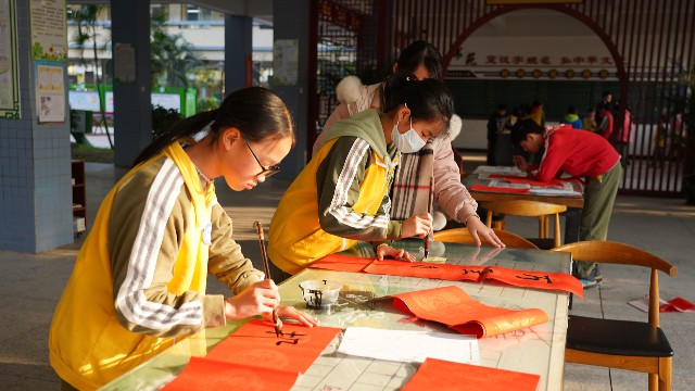 0115中心小学写对联_2021-01-15_14-43-56.jpg